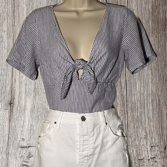 Abercrombie & Fitch Blue White Striped Short Sleeve Tie Front Bodysuit Size S - Picture 2 of 5